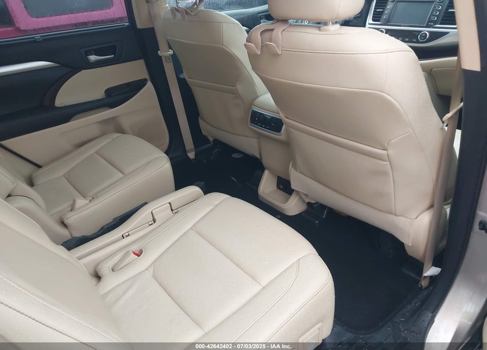 2015 TOYOTA HIGHLANDER XLE V6 VIN: 5TDKKRFHXFS058465