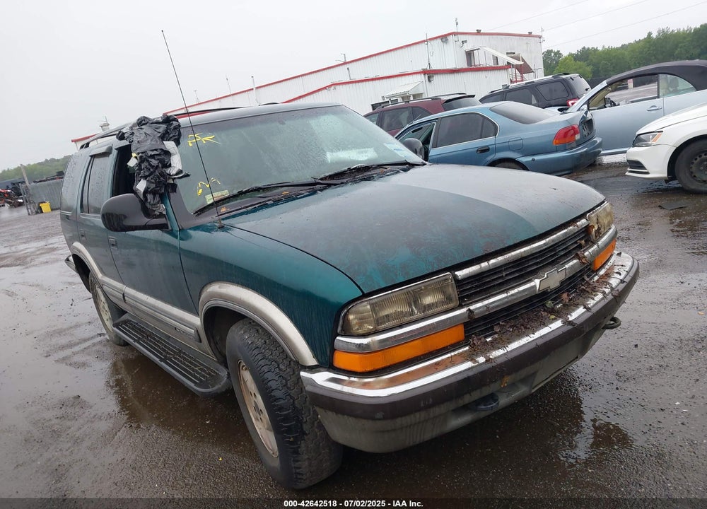 1998 CHEVROLET BLAZER LS VIN: 1GNDT13W3W2192985