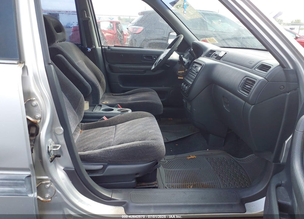 1999 HONDA CR-V LX VIN: JHLRD1841XC024361