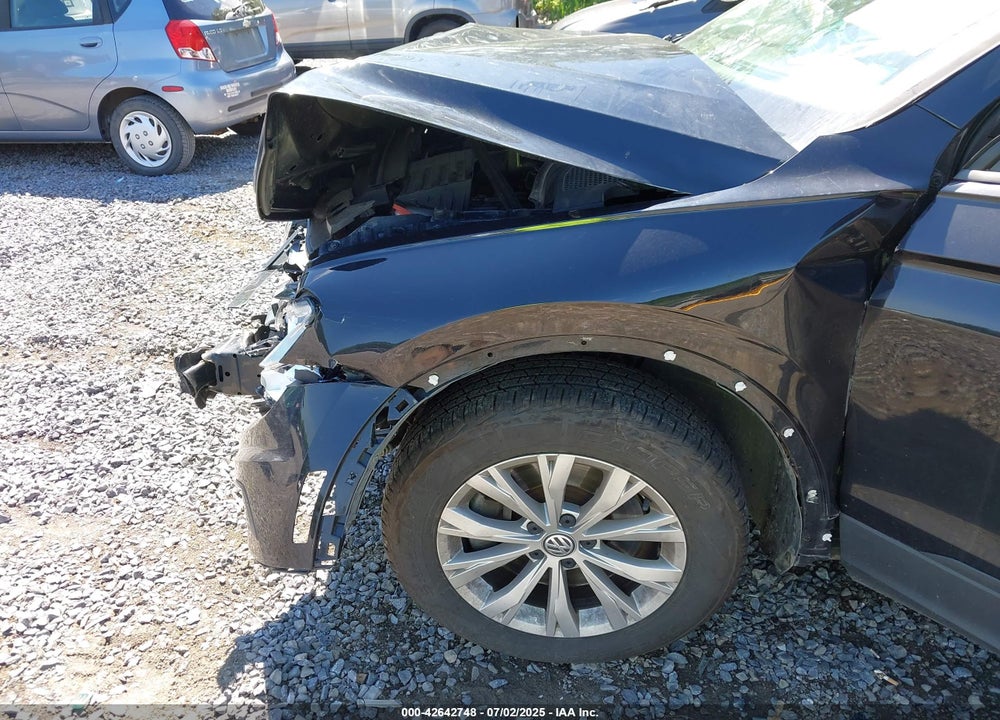 2019 VOLKSWAGEN TIGUAN VIN: 3VV0B7AX0KM164008