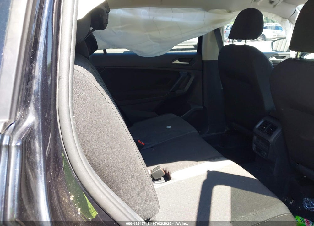 2019 VOLKSWAGEN TIGUAN VIN: 3VV0B7AX0KM164008
