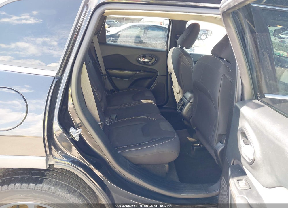 2015 JEEP CHEROKEE LATITUDE VIN: 1C4PJLCS8FW670329