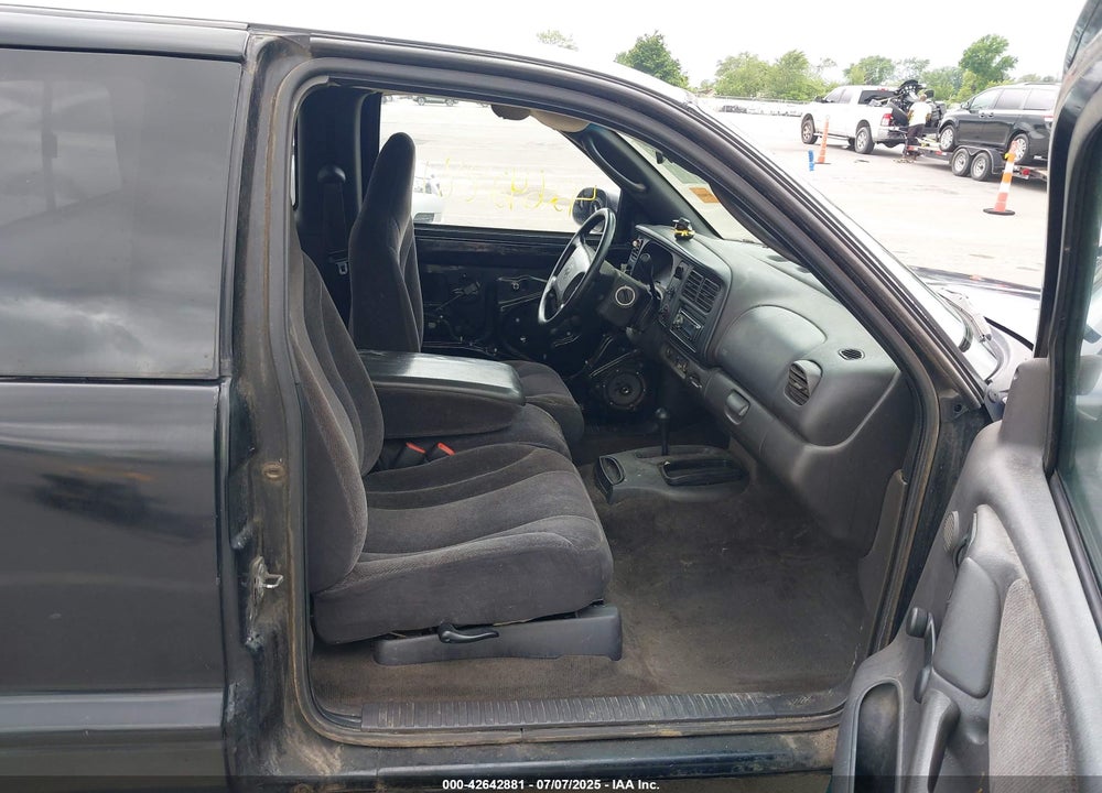 2000 DODGE DAKOTA SLT/SPORT VIN: 1B7GG22N8YS583903