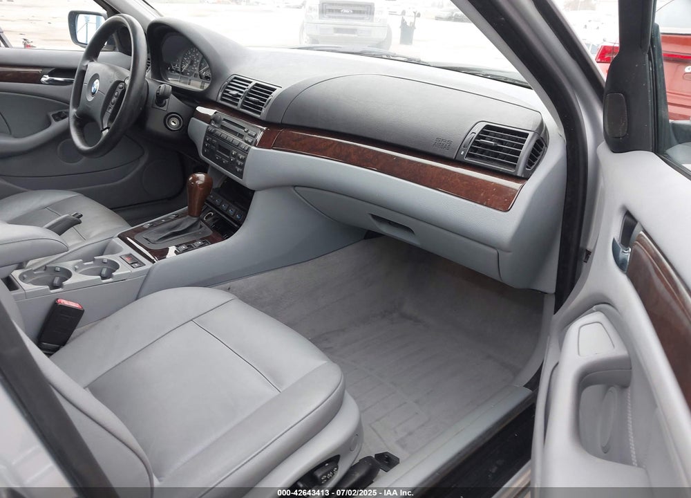 2004 BMW 325I VIN: WBAAZ33464KP85402