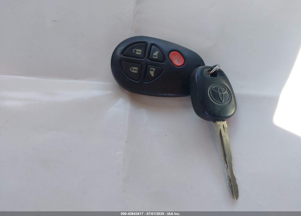 2011 TOYOTA SIENNA VIN: 5TDKK3DC4BS056872