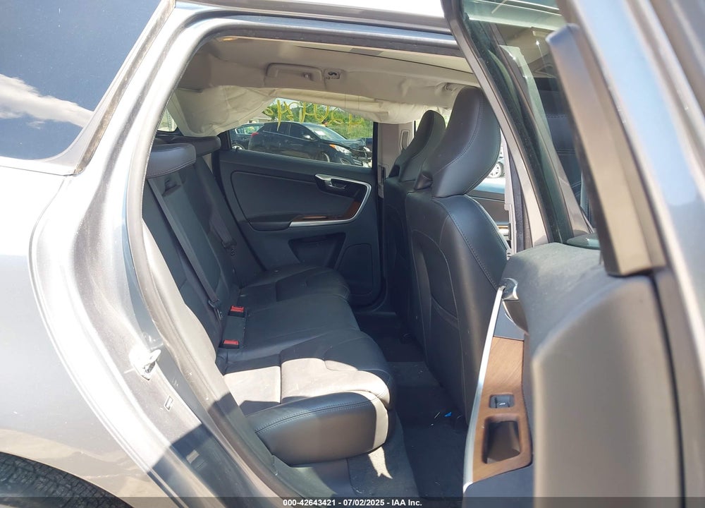 2017 VOLVO XC60 VIN: YV440MRU3H2114506