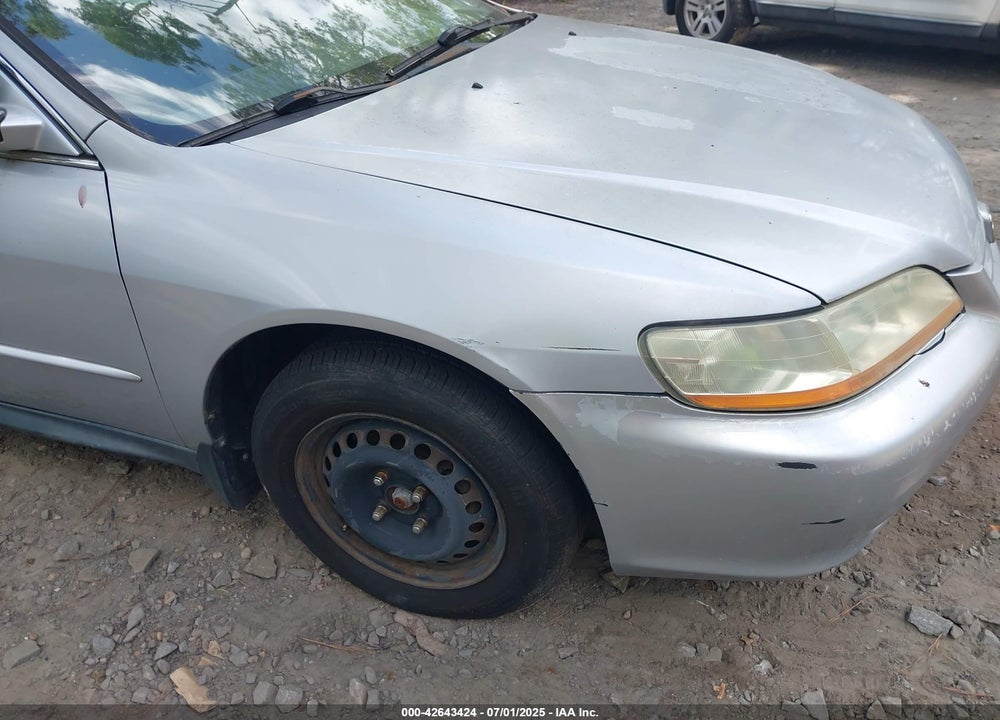2002 HONDA ACCORD 2.3 LX VIN: 1HGCG56492A130101