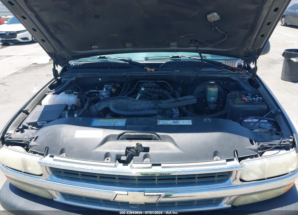 2001 CHEVROLET TAHOE LS VIN: 1GNEC13T51R208517