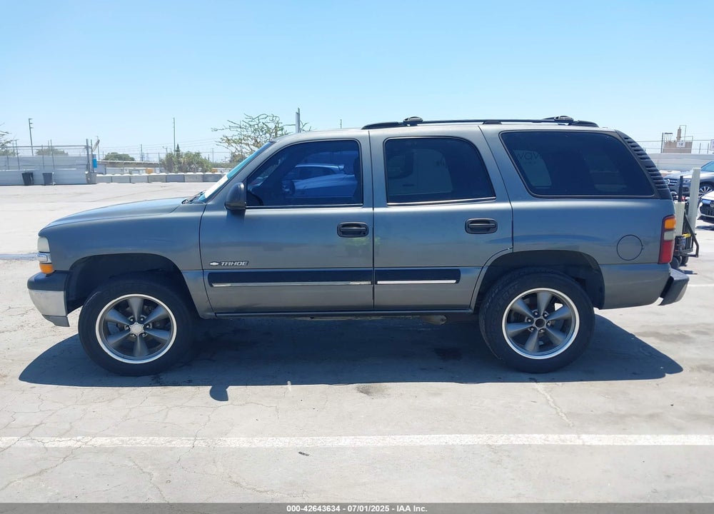2001 CHEVROLET TAHOE LS VIN: 1GNEC13T51R208517