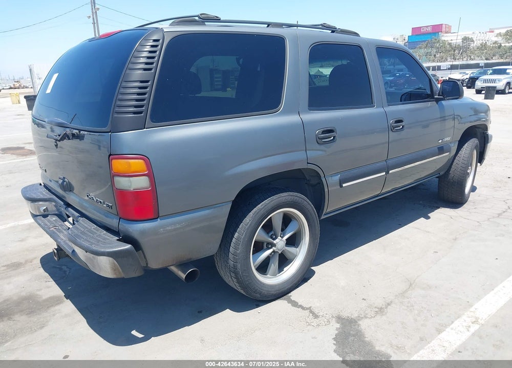 2001 CHEVROLET TAHOE LS VIN: 1GNEC13T51R208517