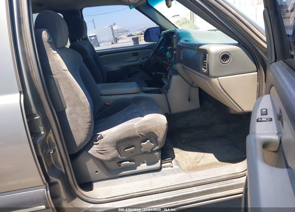 2001 CHEVROLET TAHOE LS VIN: 1GNEC13T51R208517