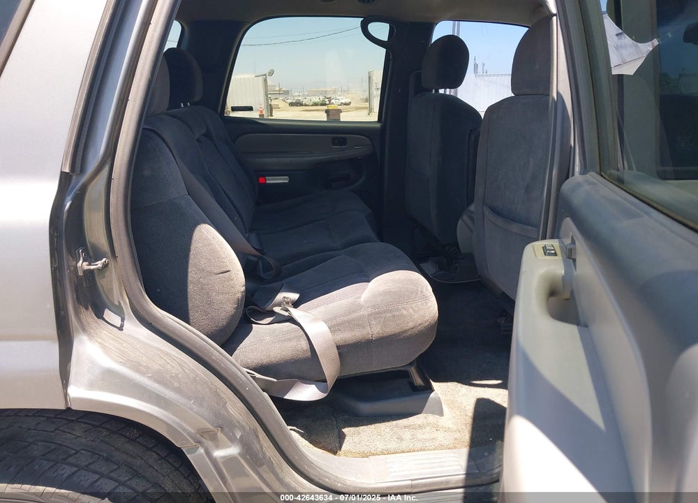 2001 CHEVROLET TAHOE LS VIN: 1GNEC13T51R208517