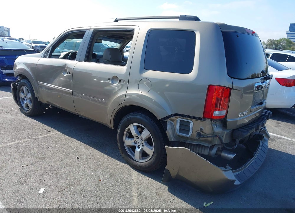 2011 HONDA PILOT VIN: 5FNYF3H50BB033121