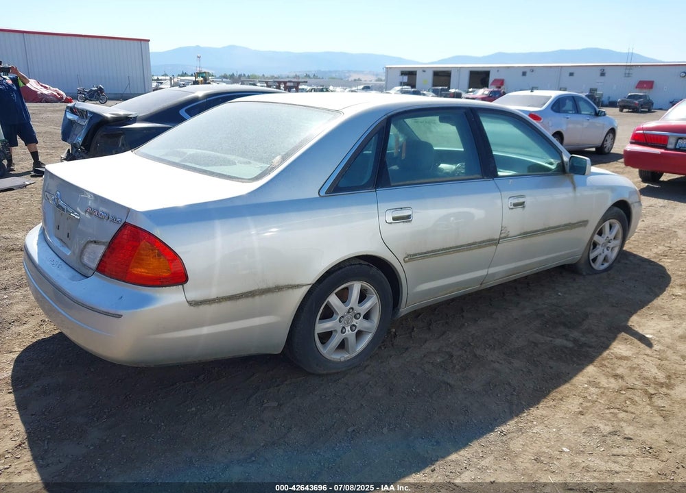2000 TOYOTA AVALON XLS VIN: 4T1BF28B1YU077808