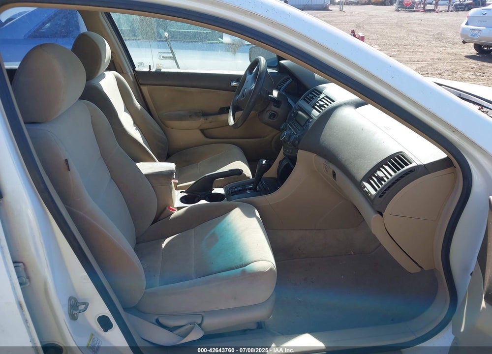 2005 HONDA ACCORD 2.4 LX VIN: 1HGCM56425A038681