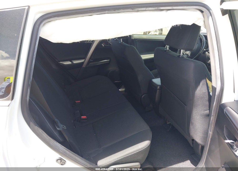 2018 TOYOTA RAV4 ADVENTURE/XLE VIN: JTMWFREV7JJ155352