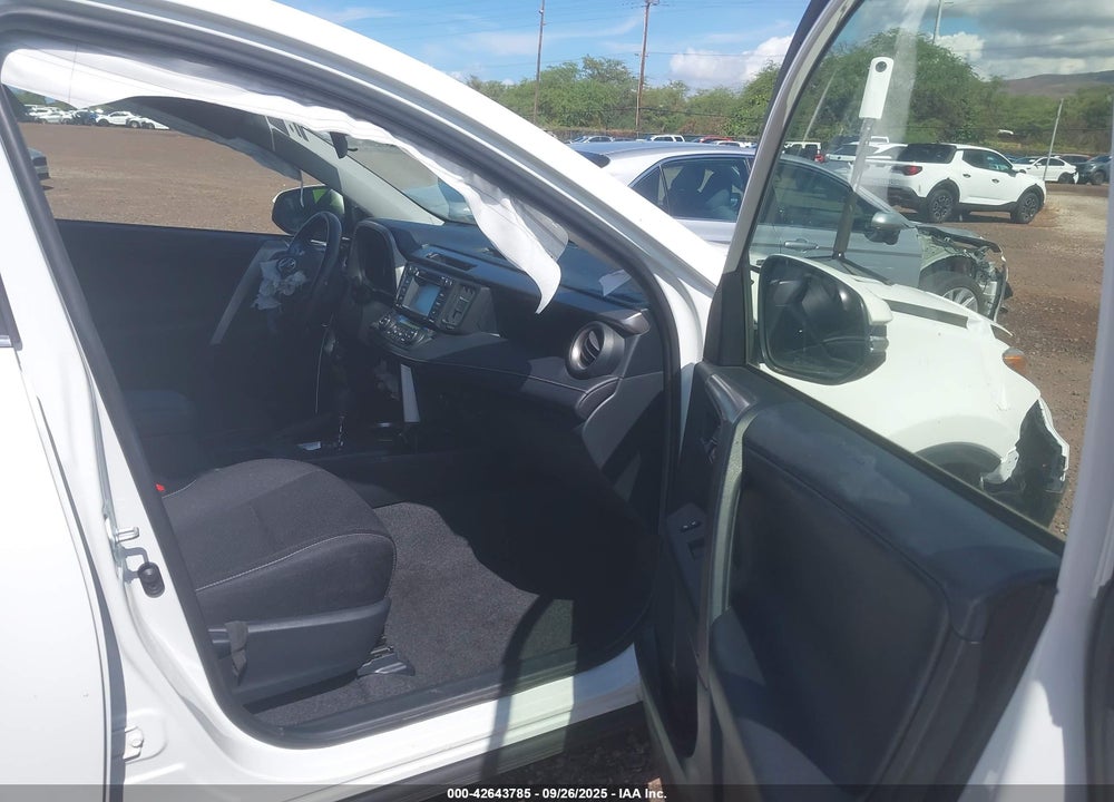 2018 TOYOTA RAV4 ADVENTURE/XLE VIN: JTMWFREV7JJ155352