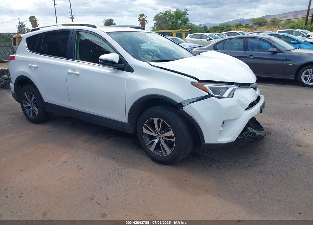 2018 TOYOTA RAV4 ADVENTURE/XLE VIN: JTMWFREV7JJ155352