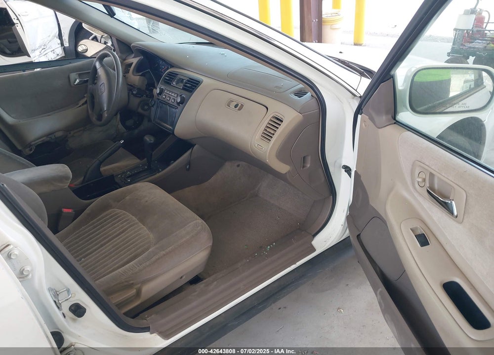 1998 HONDA ACCORD LX VIN: 1HGCG5640WA004358