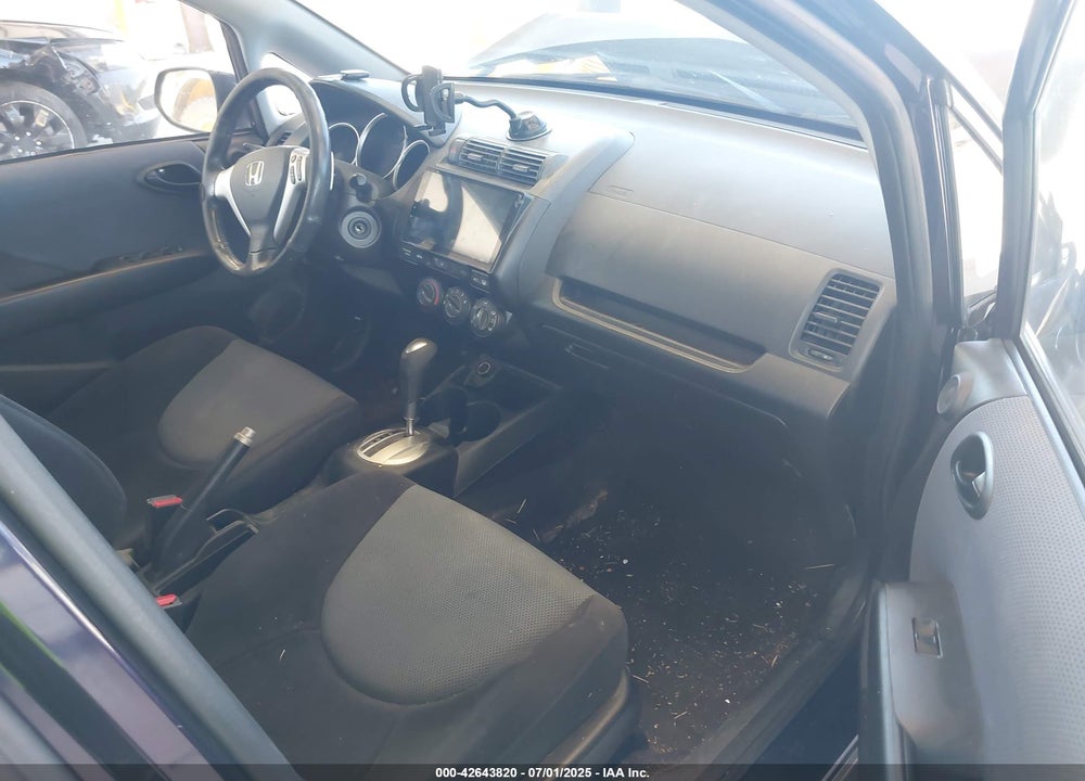 2008 HONDA FIT VIN: JHMGD38658S038271