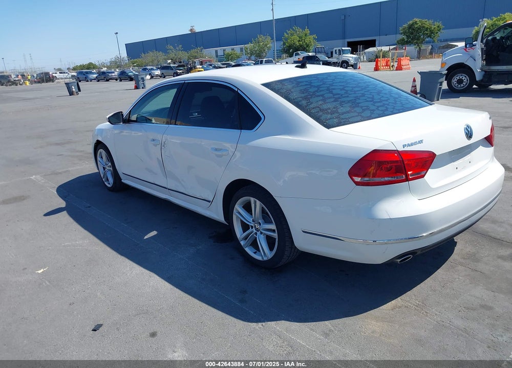 2012 VOLKSWAGEN PASSAT VIN: 1VWCM7A32CC010998