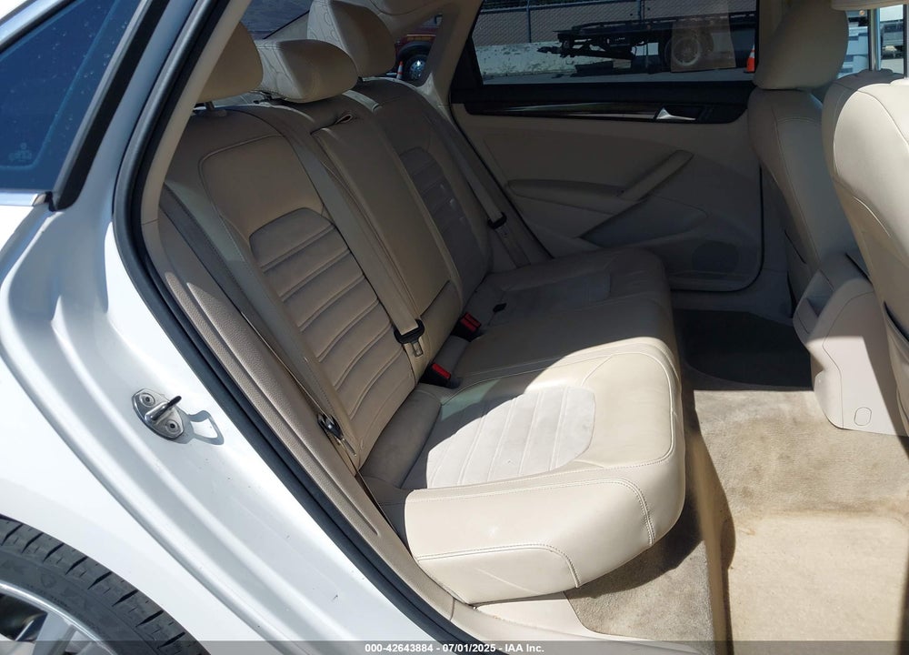 2012 VOLKSWAGEN PASSAT VIN: 1VWCM7A32CC010998