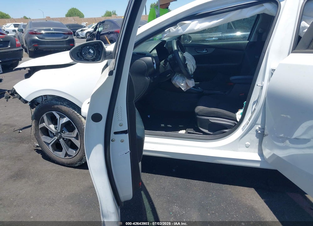 2021 KIA FORTE LXS VIN: 3KPF24AD8ME403914