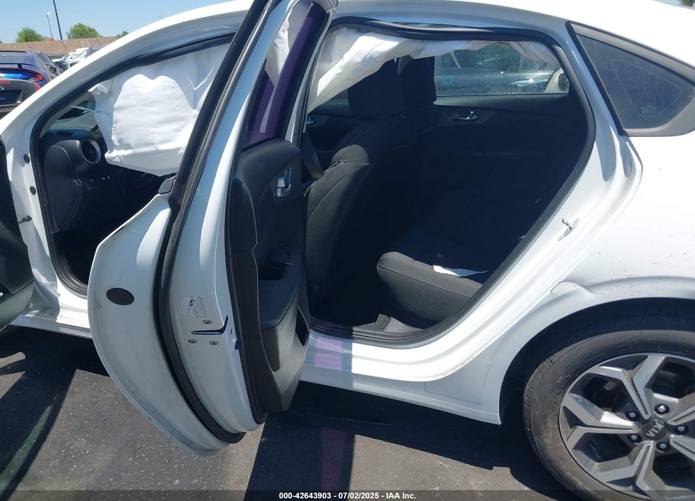 2021 KIA FORTE LXS VIN: 3KPF24AD8ME403914