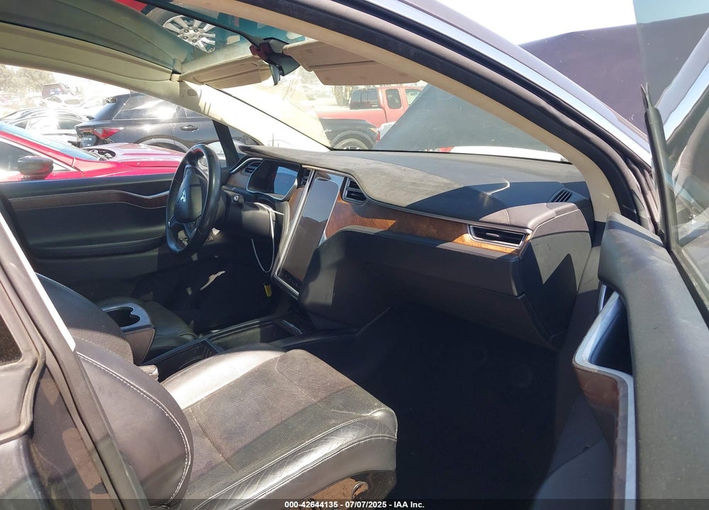 2016 TESLA MODEL X VIN: 5YJXCAE2XGF021133