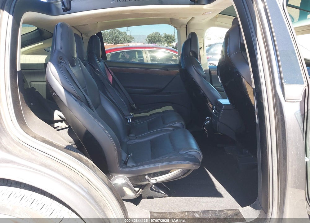2016 TESLA MODEL X VIN: 5YJXCAE2XGF021133