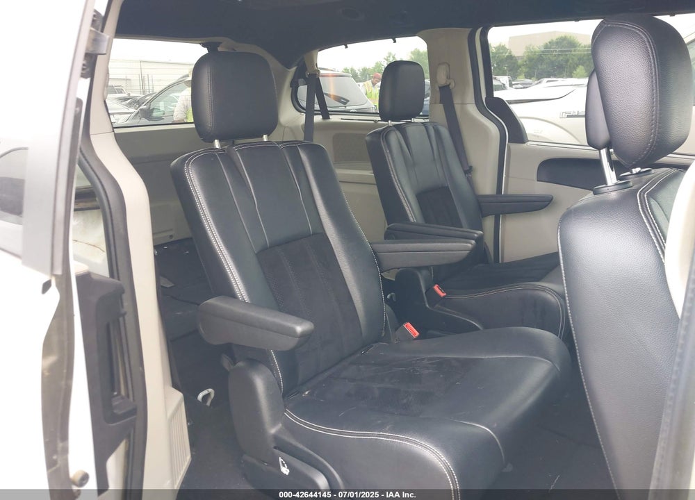 2017 DODGE GRAND CARAVAN VIN: 2C4RDGCG1HR706800