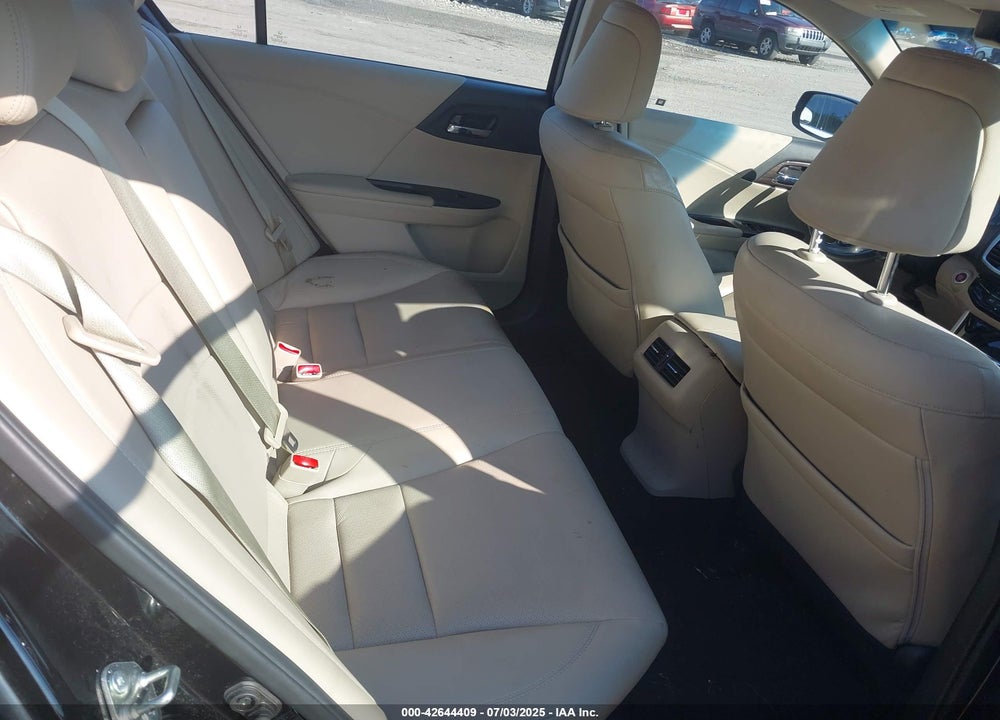 2017 HONDA ACCORD VIN: 1HGCR2F88HA084152