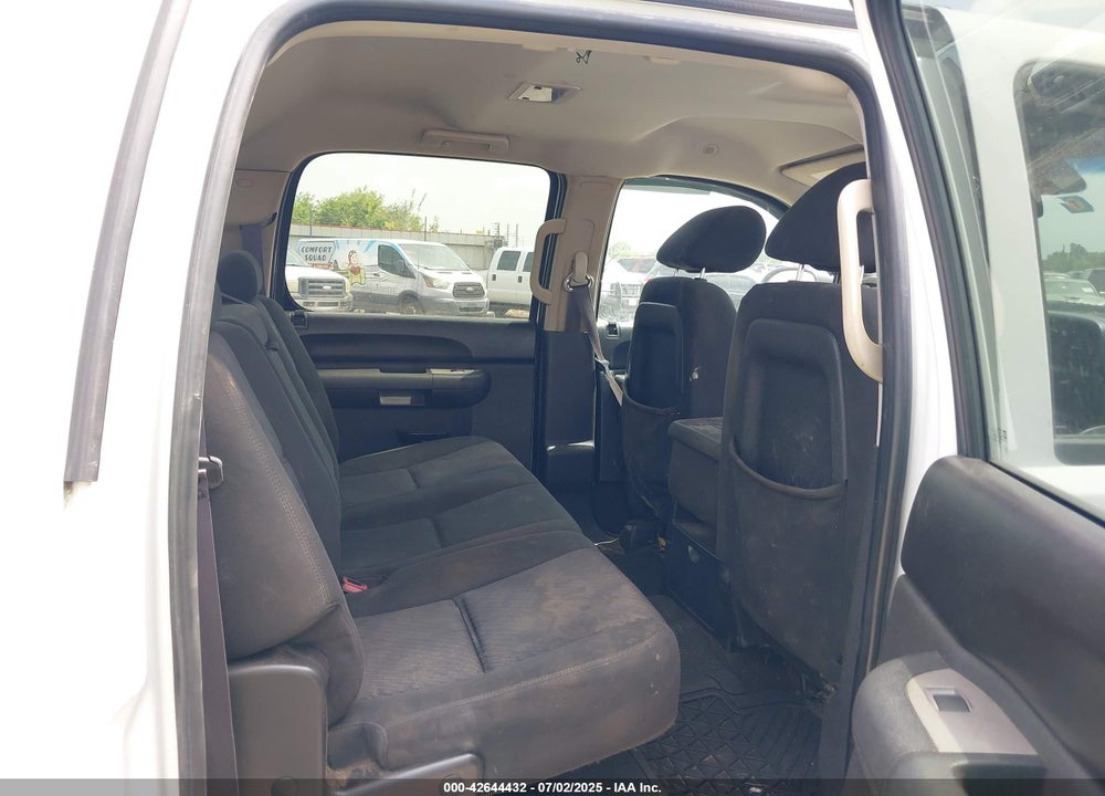 2011 CHEVROLET SILVERADO 1500 VIN: 3GCPKSE33BG216317