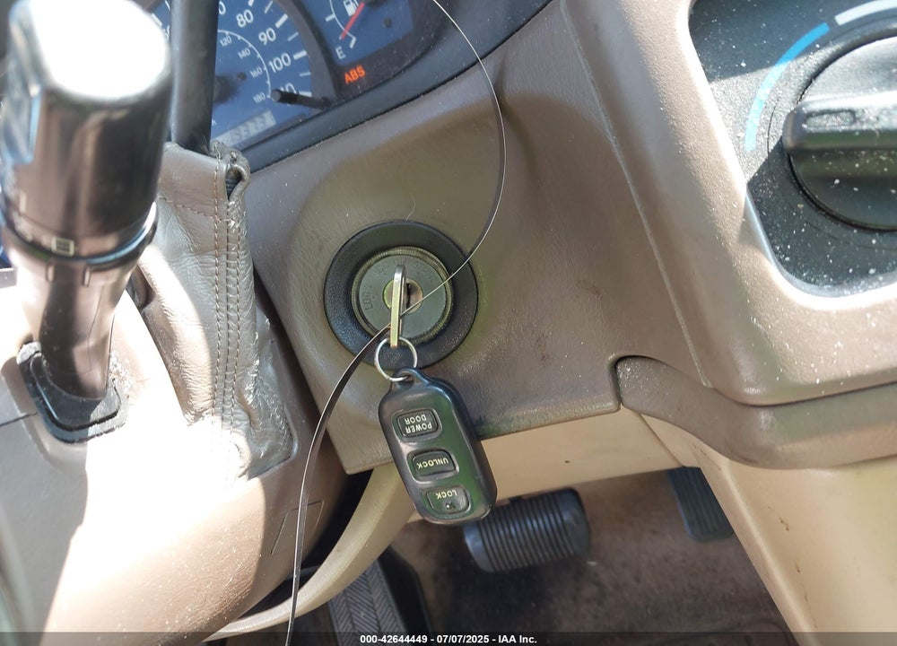 2001 TOYOTA SIENNA LE VIN: 4T3ZF13C21U393028