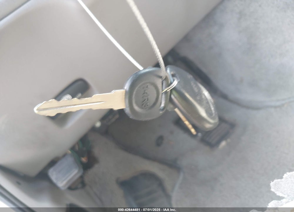 2004 GMC SAFARI XT VIN: 1GDEL19X64B507994