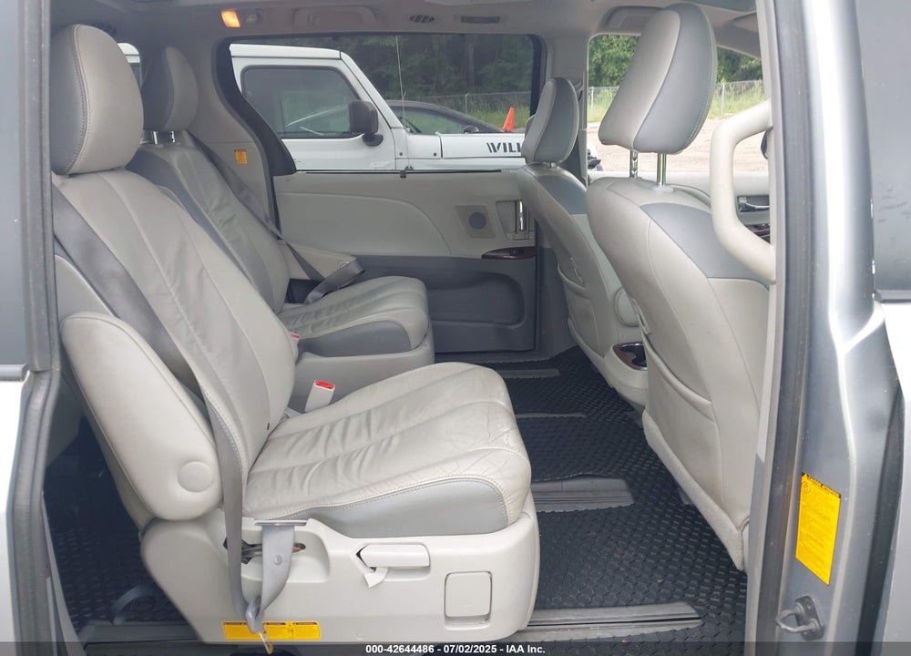 2011 TOYOTA SIENNA LIMITED V6 VIN: 5TDYK3DC2BS166913