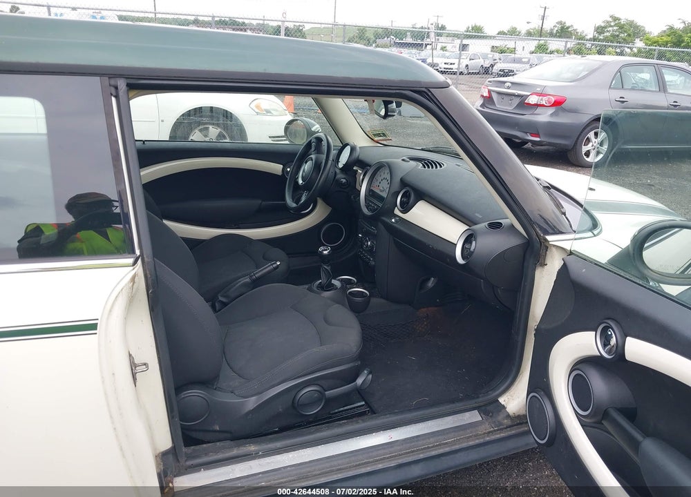 2013 MINI COOPER VIN: WMWZG3C55DTY32706