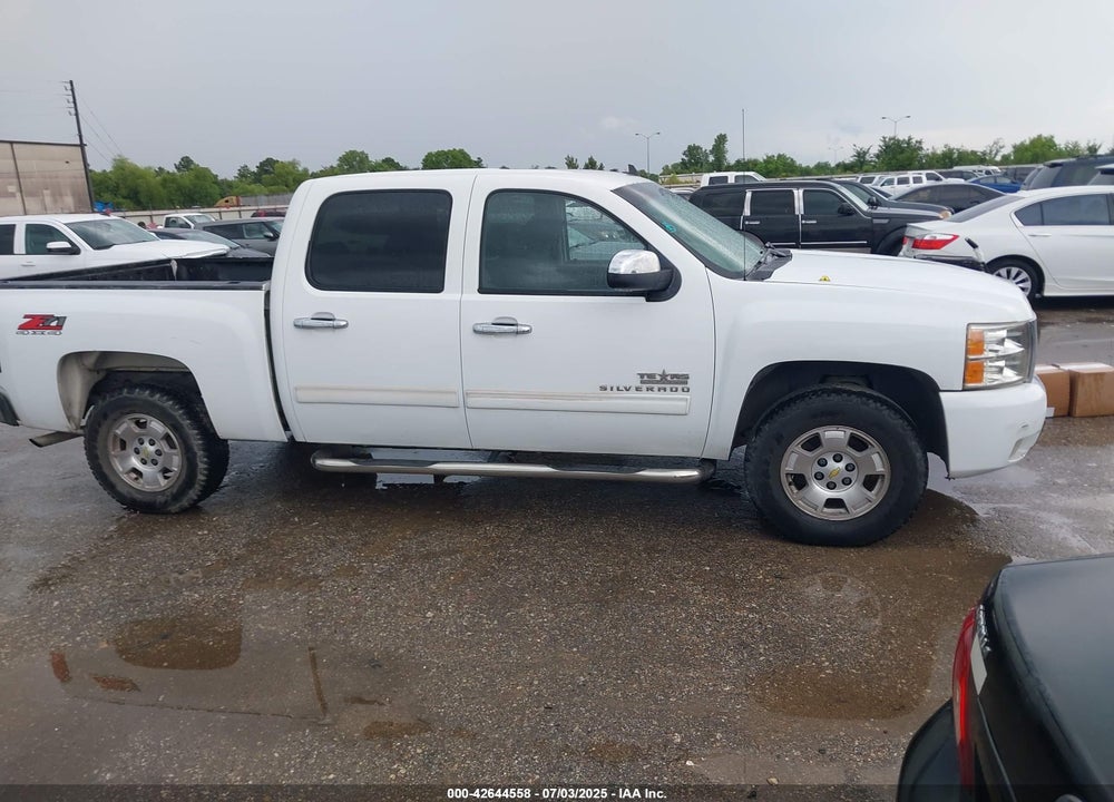 2011 CHEVROLET SILVERADO 1500 VIN: 3GCPKSE33BG187207