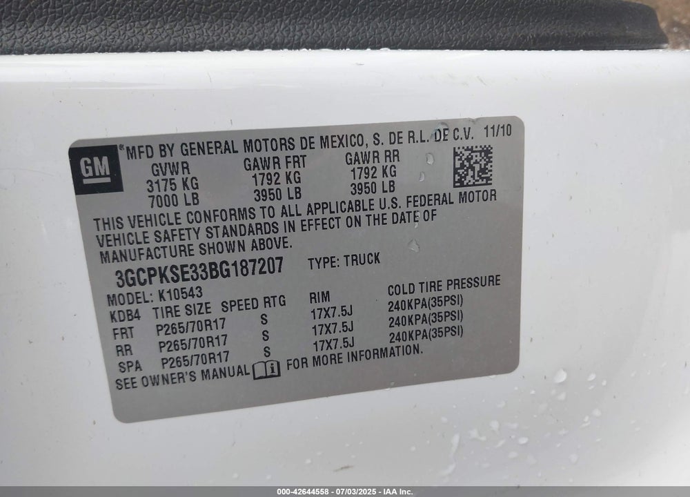 2011 CHEVROLET SILVERADO 1500 VIN: 3GCPKSE33BG187207