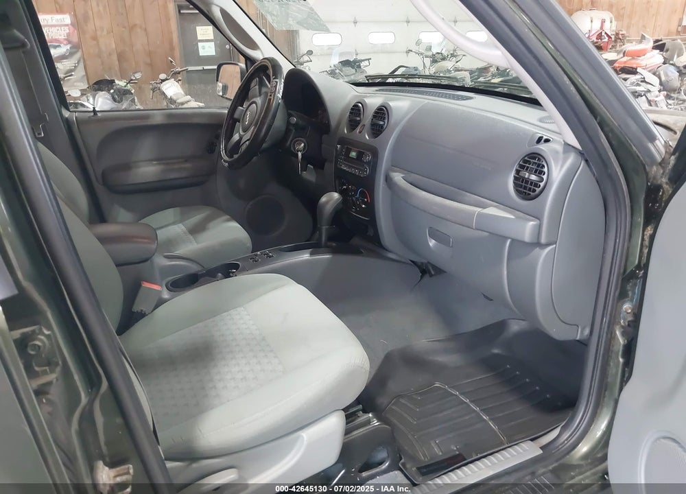 2007 JEEP LIBERTY VIN: 1J4GL48KX7W695723
