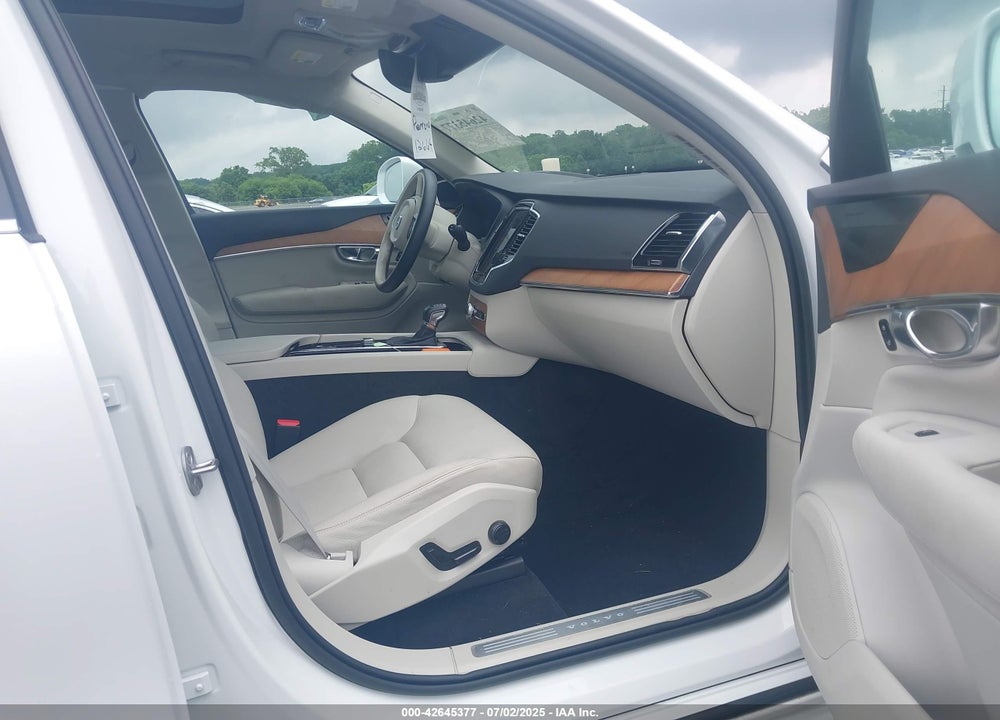 2022 VOLVO XC90 T6 MOMENTUM 7 PASSENGER VIN: YV4A22PK3N1869871