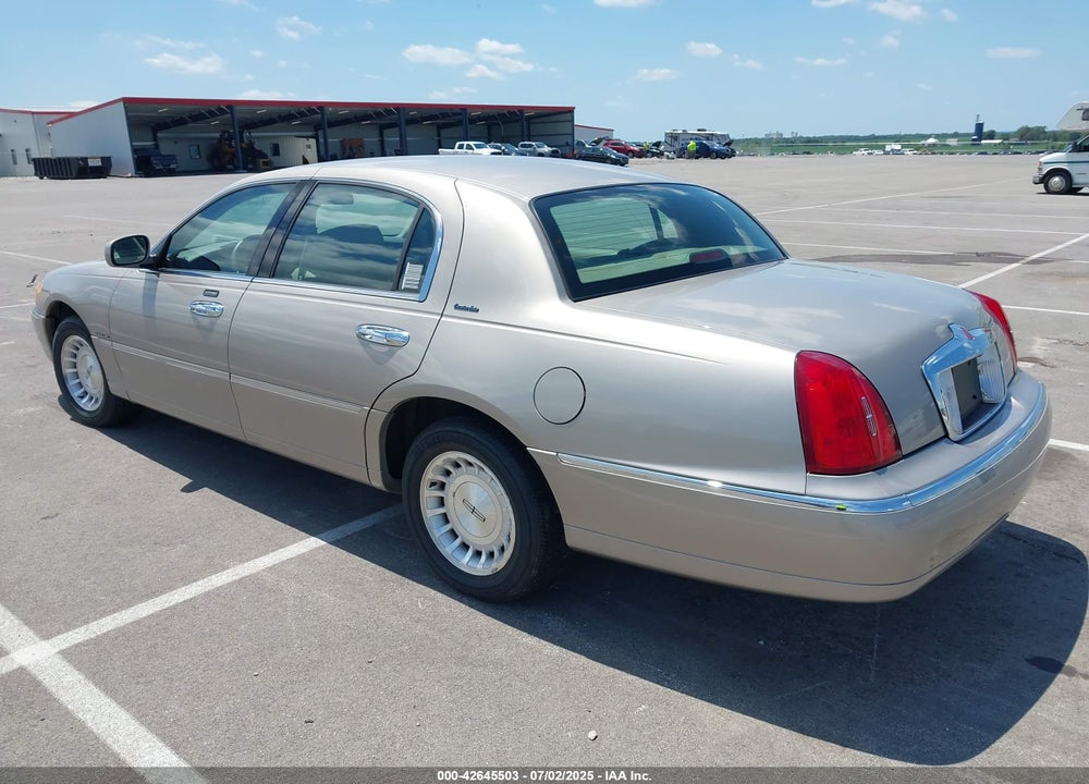 1999 LINCOLN TOWN CAR EXECUTIVE VIN: 1LNHM81W4XY681070