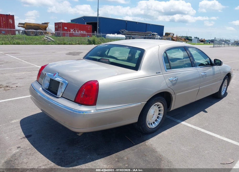 1999 LINCOLN TOWN CAR EXECUTIVE VIN: 1LNHM81W4XY681070