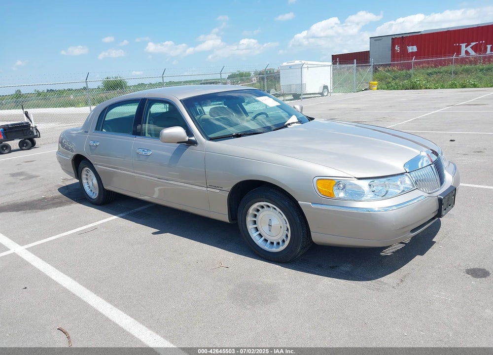 1999 LINCOLN TOWN CAR EXECUTIVE VIN: 1LNHM81W4XY681070