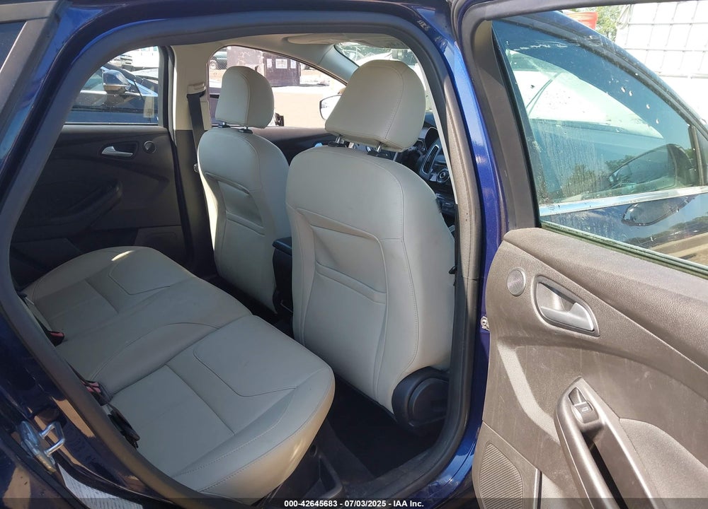 2016 FORD FOCUS VIN: 1FADP3N23GL231613