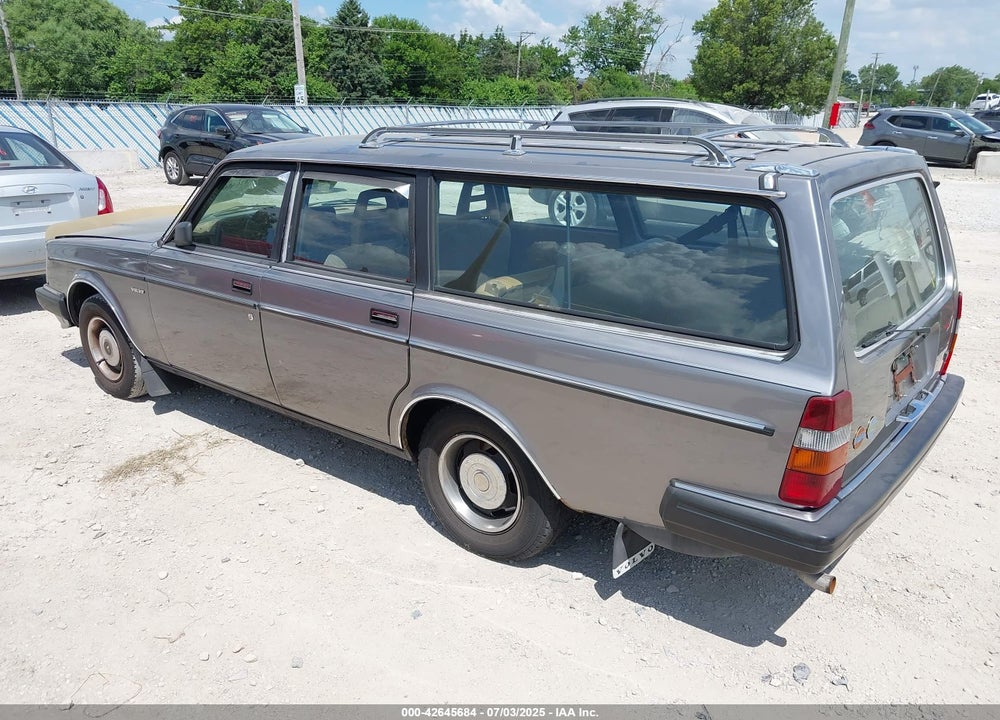 1984 VOLVO 245 DL/GL VIN: YV1AX8852E1523885