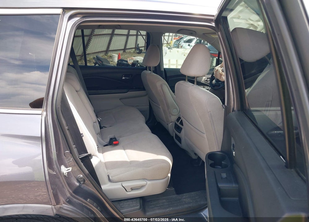 2018 HONDA PILOT EX VIN: 5FNYF5H37JB012551