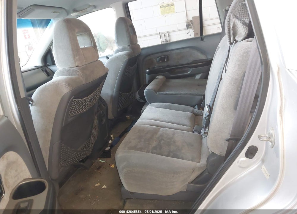 2004 HONDA PILOT EX VIN: 2HKYF18484H607545