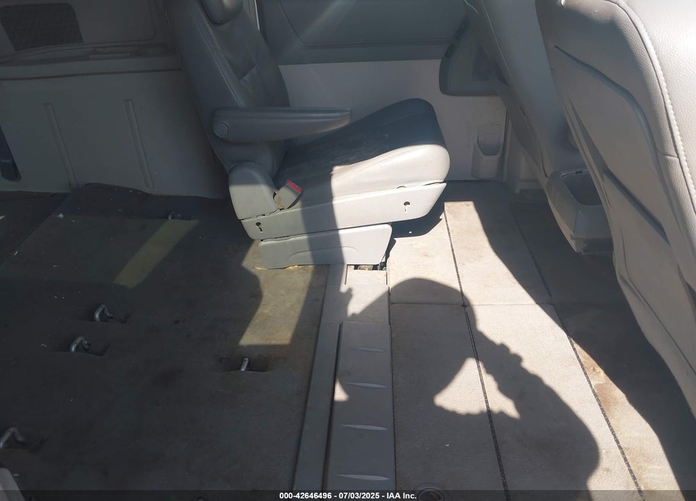 2008 CHRYSLER TOWN & COUNTRY TOURING VIN: 2A8HR54P18R716946