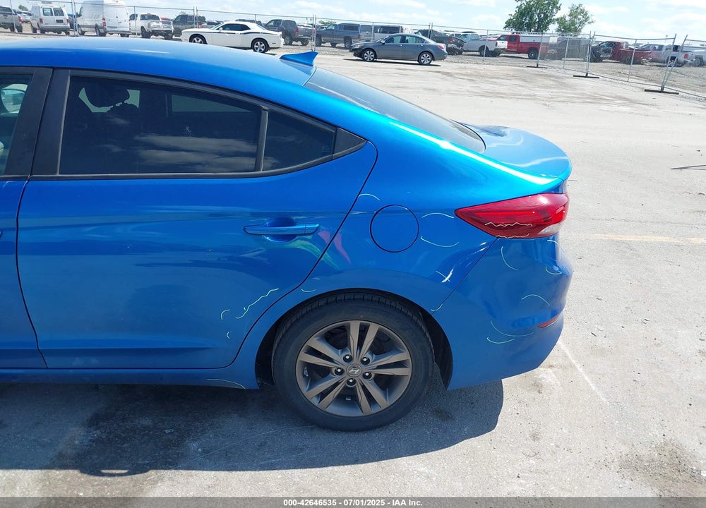 2017 HYUNDAI ELANTRA VIN: 5NPD84LF0HH078455